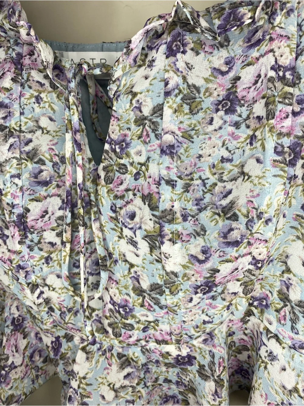 ASTR the Label Floral Puff-Sleeve Smocked Peasant Top - Lavender Gray Floral